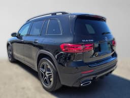 Mercedes-Benz GLB GLB 250 4MATIC SUV 2026 — side view