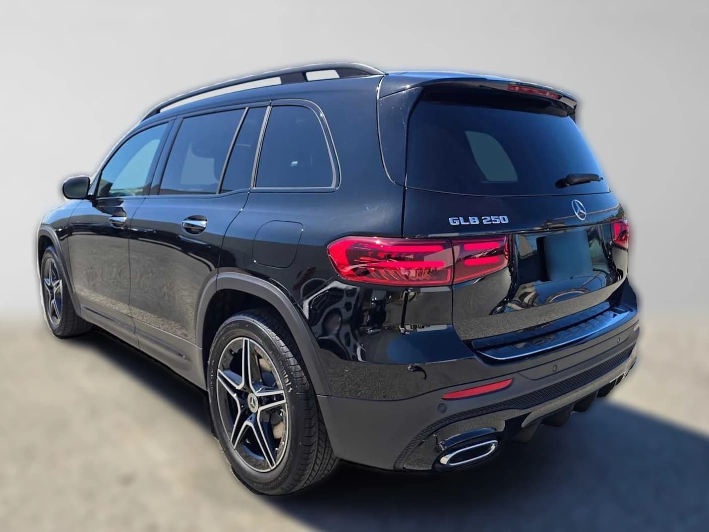 Mercedes-Benz GLB GLB 250 4MATIC SUV 2026 — side view