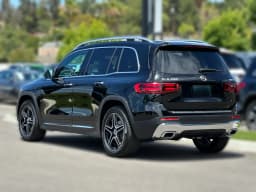 Mercedes-Benz GLB GLB 250 4MATIC SUV 2026 — side view