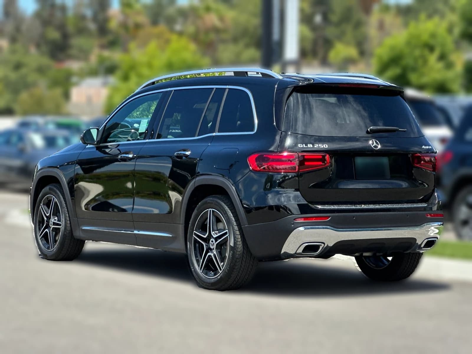 Mercedes-Benz GLB GLB 250 4MATIC SUV 2026 — side view