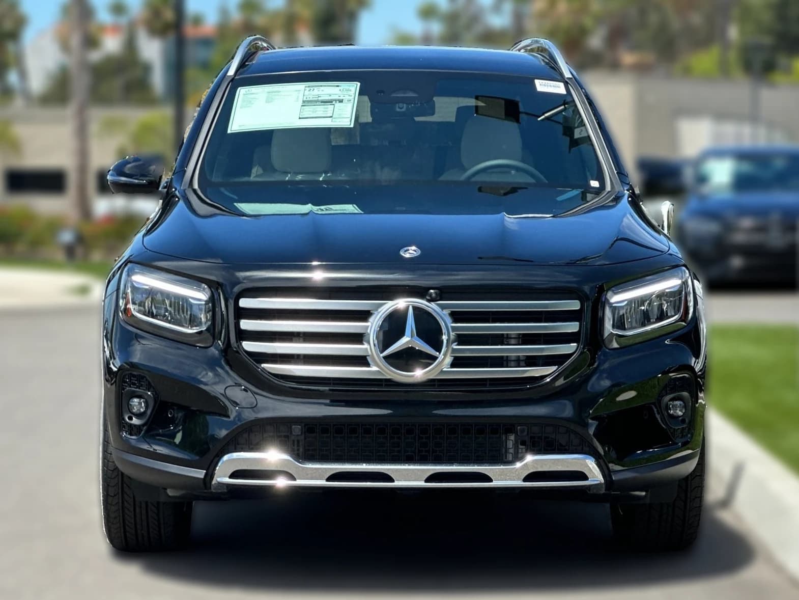Mercedes-Benz GLB GLB 250 4MATIC SUV 2026 — side view