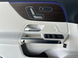 Mercedes-Benz GLB GLB 250 4MATIC SUV 2026 — side view
