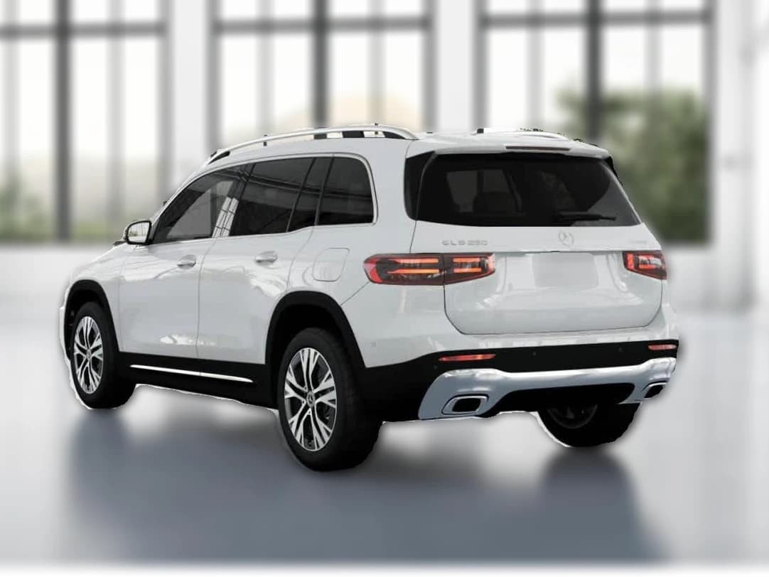 Mercedes-Benz GLB GLB 250 4MATIC SUV 2026 — side view
