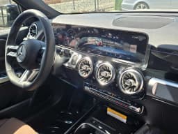 Mercedes-Benz GLB GLB 250 4MATIC SUV 2026 — side view