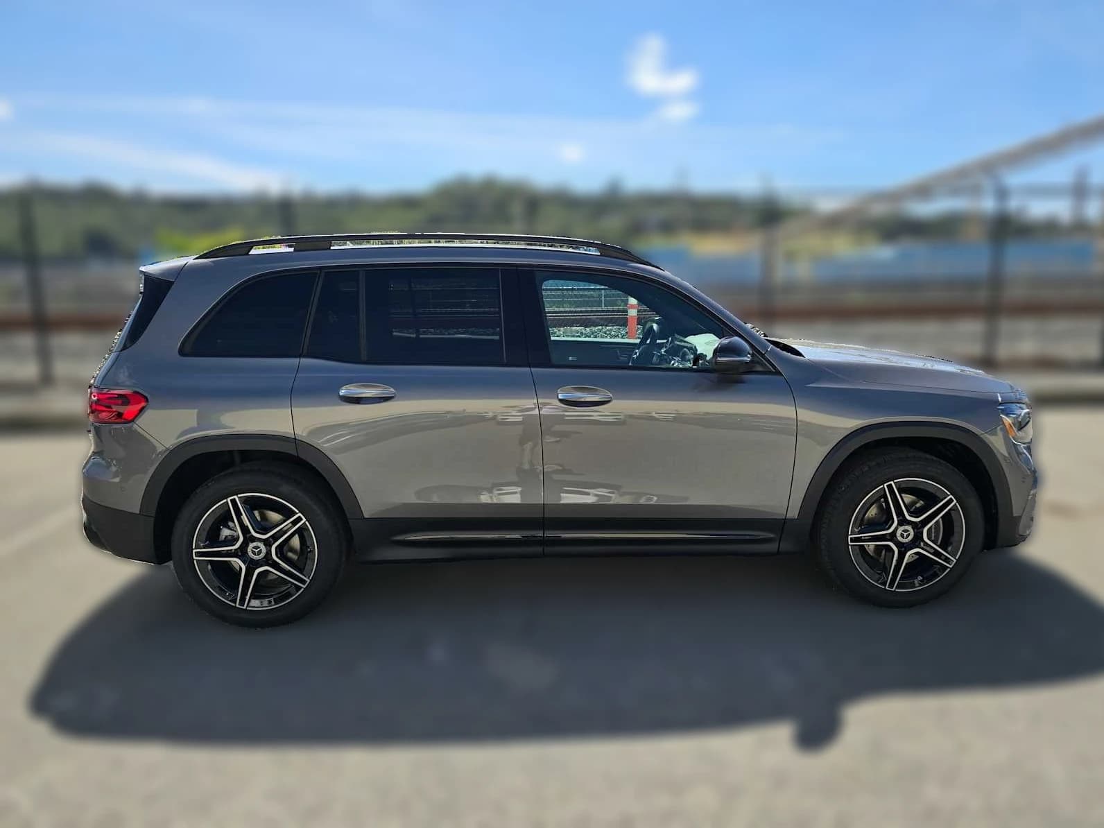 Mercedes-Benz GLB GLB 250 4MATIC SUV 2026 — side view