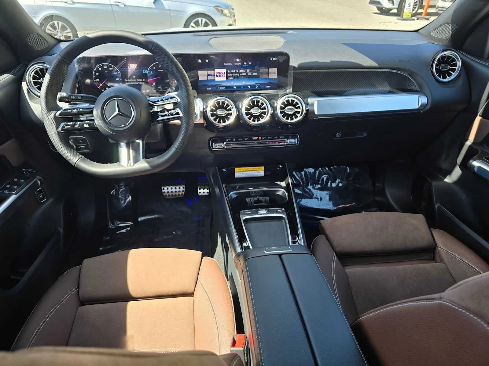 Mercedes-Benz GLB GLB 250 4MATIC SUV 2026 — side view