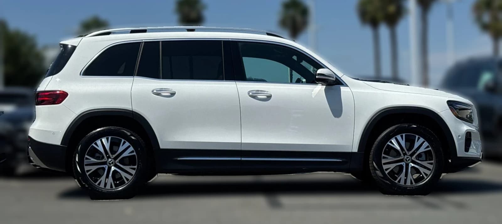 Mercedes-Benz GLB GLB 250 4MATIC SUV 2026 — side view
