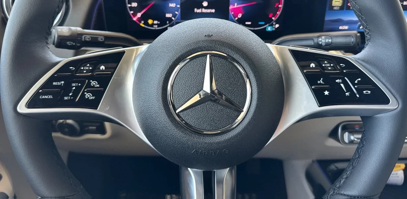 Mercedes-Benz GLB GLB 250 4MATIC SUV 2026 — side view