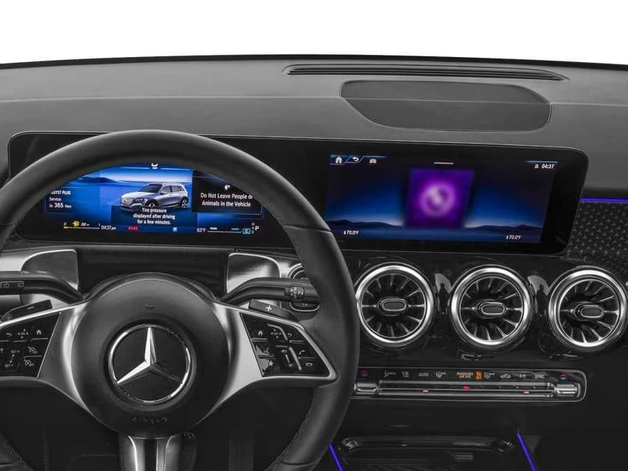 Mercedes-Benz GLB GLB 250 4MATIC SUV 2026 — side view