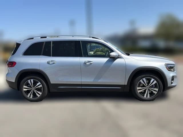 Mercedes-Benz GLB GLB 250 4MATIC SUV 2026 — side view