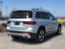 Mercedes-Benz GLB GLB 250 4MATIC SUV 2026 — side view