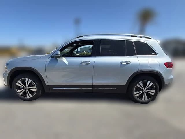 Mercedes-Benz GLB GLB 250 4MATIC SUV 2026 — side view