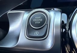 Mercedes-Benz GLB GLB 250 4MATIC SUV 2026 — side view