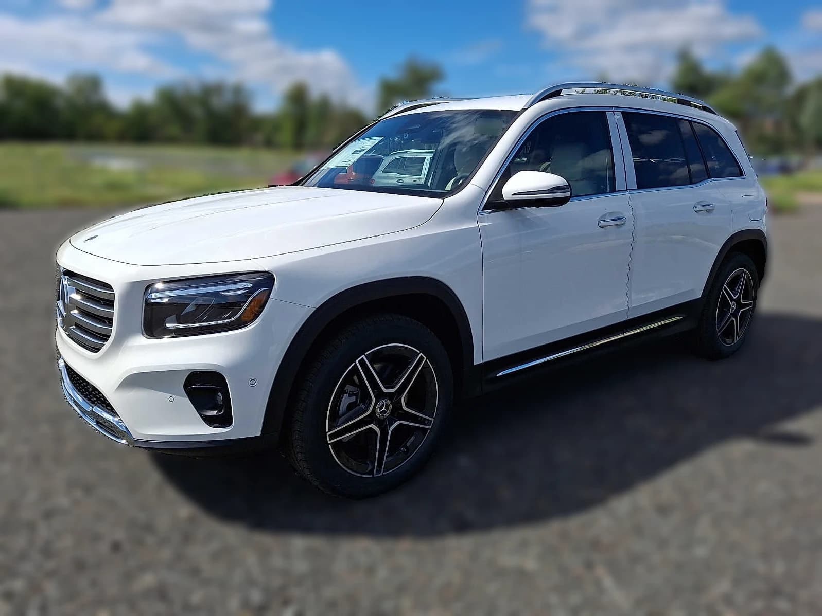 Mercedes-Benz GLB GLB 250 4MATIC SUV 2026 — side view