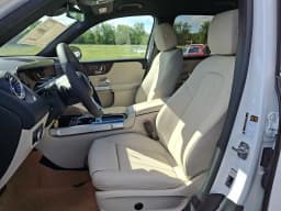 Mercedes-Benz GLB GLB 250 4MATIC SUV 2026 — side view