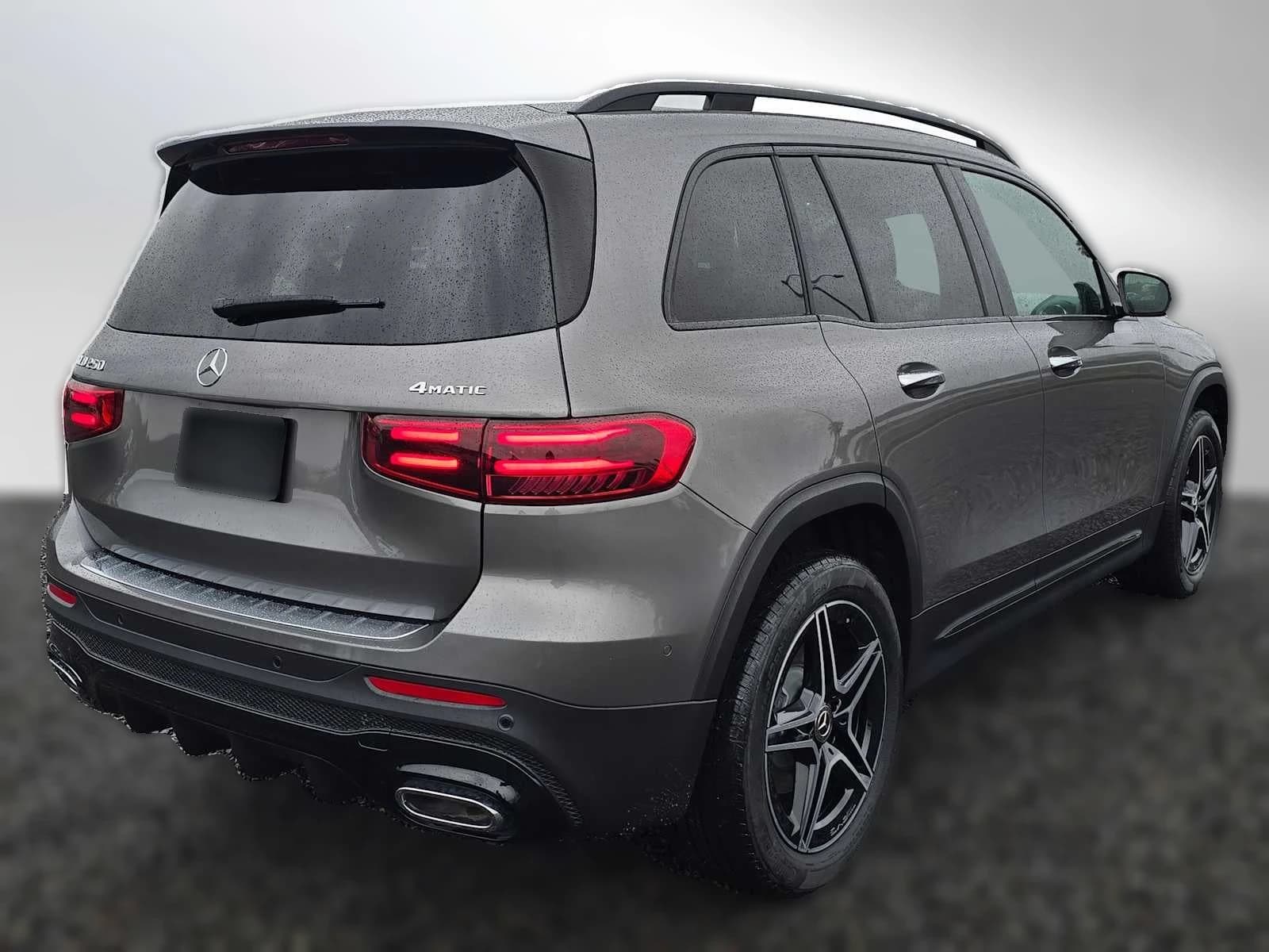 Mercedes-Benz GLB GLB 250 4MATIC SUV 2026 — side view