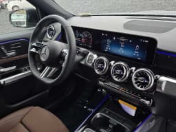 Mercedes-Benz GLB GLB 250 4MATIC SUV 2026 — side view