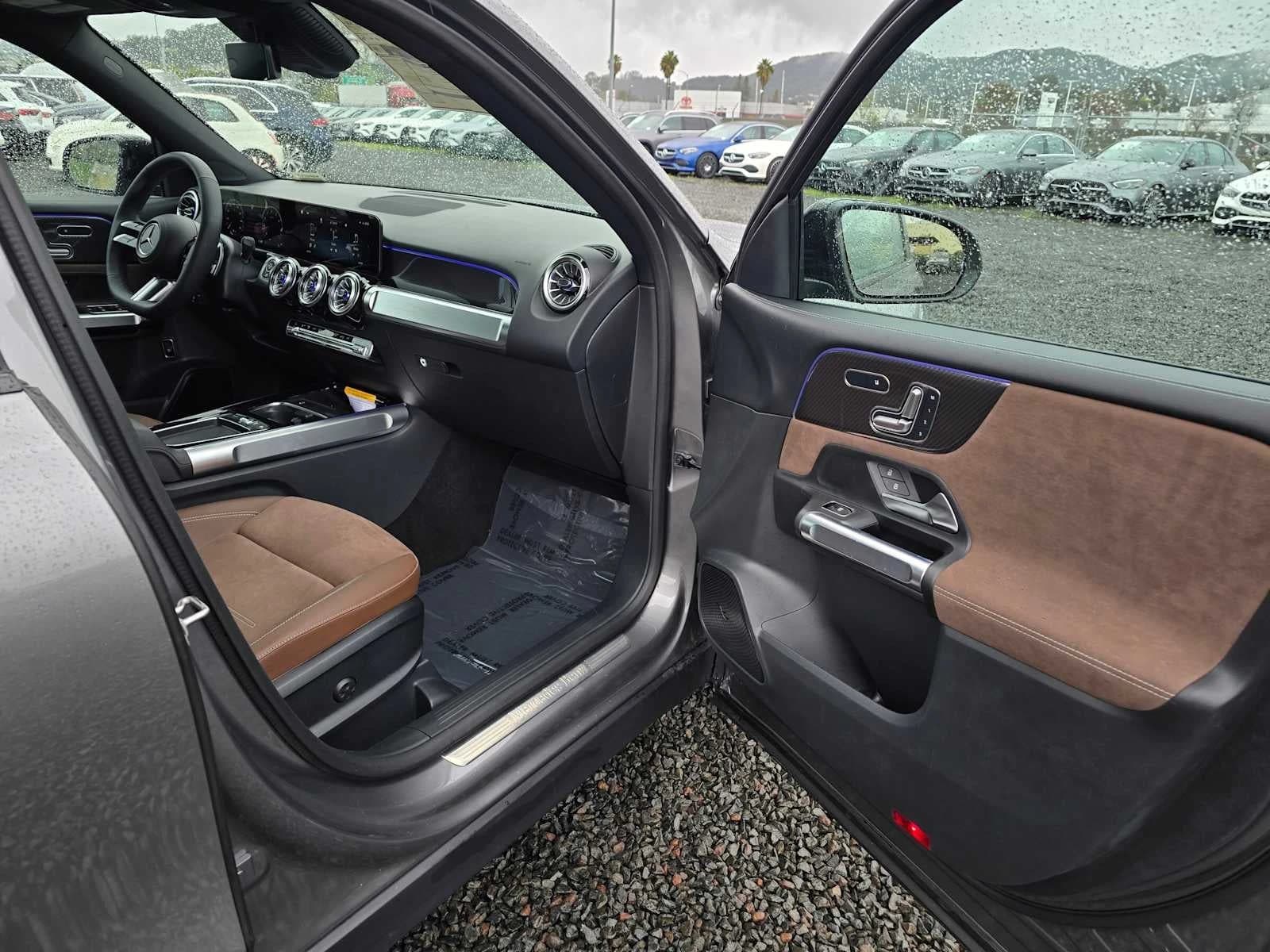 Mercedes-Benz GLB GLB 250 4MATIC SUV 2026 — side view