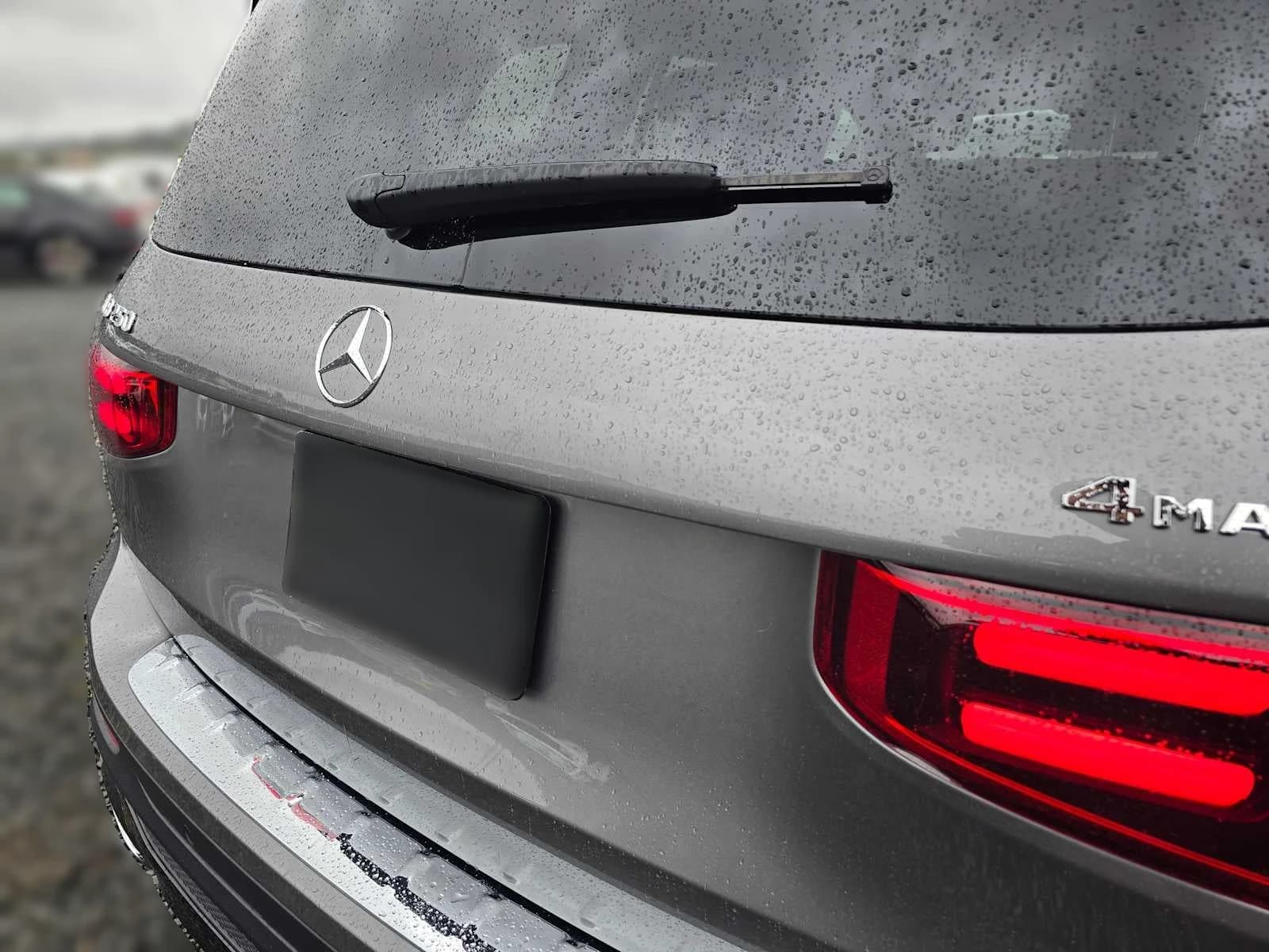 Mercedes-Benz GLB GLB 250 4MATIC SUV 2026 — side view