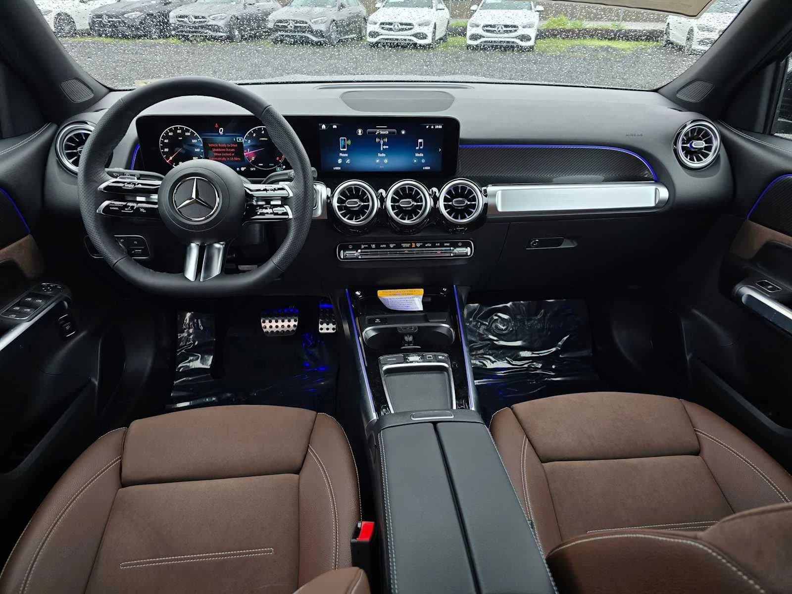 Mercedes-Benz GLB GLB 250 4MATIC SUV 2026 — side view
