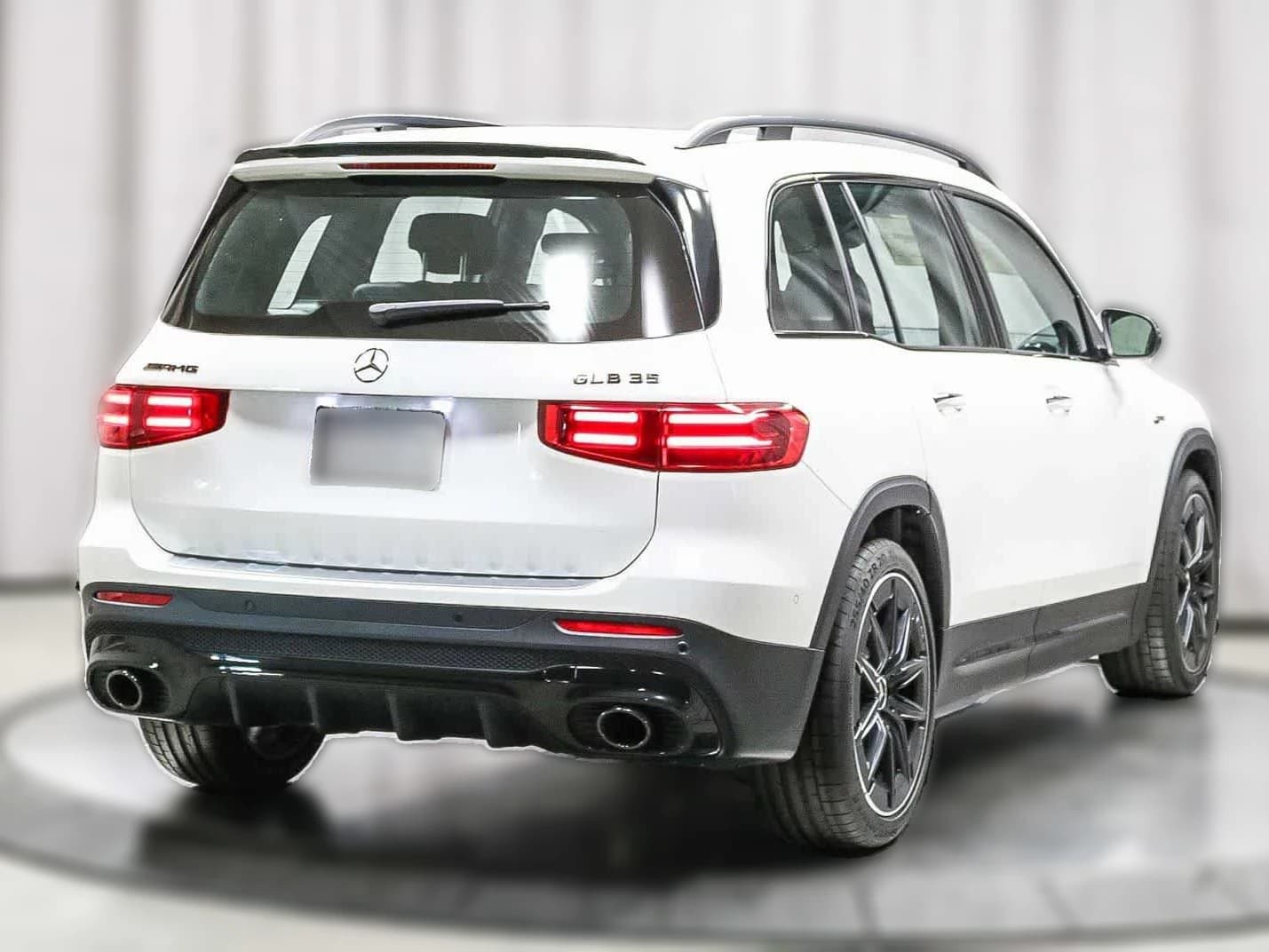 Mercedes-Benz GLB AMG GLB 35 4MATIC SUV 2026 — side view