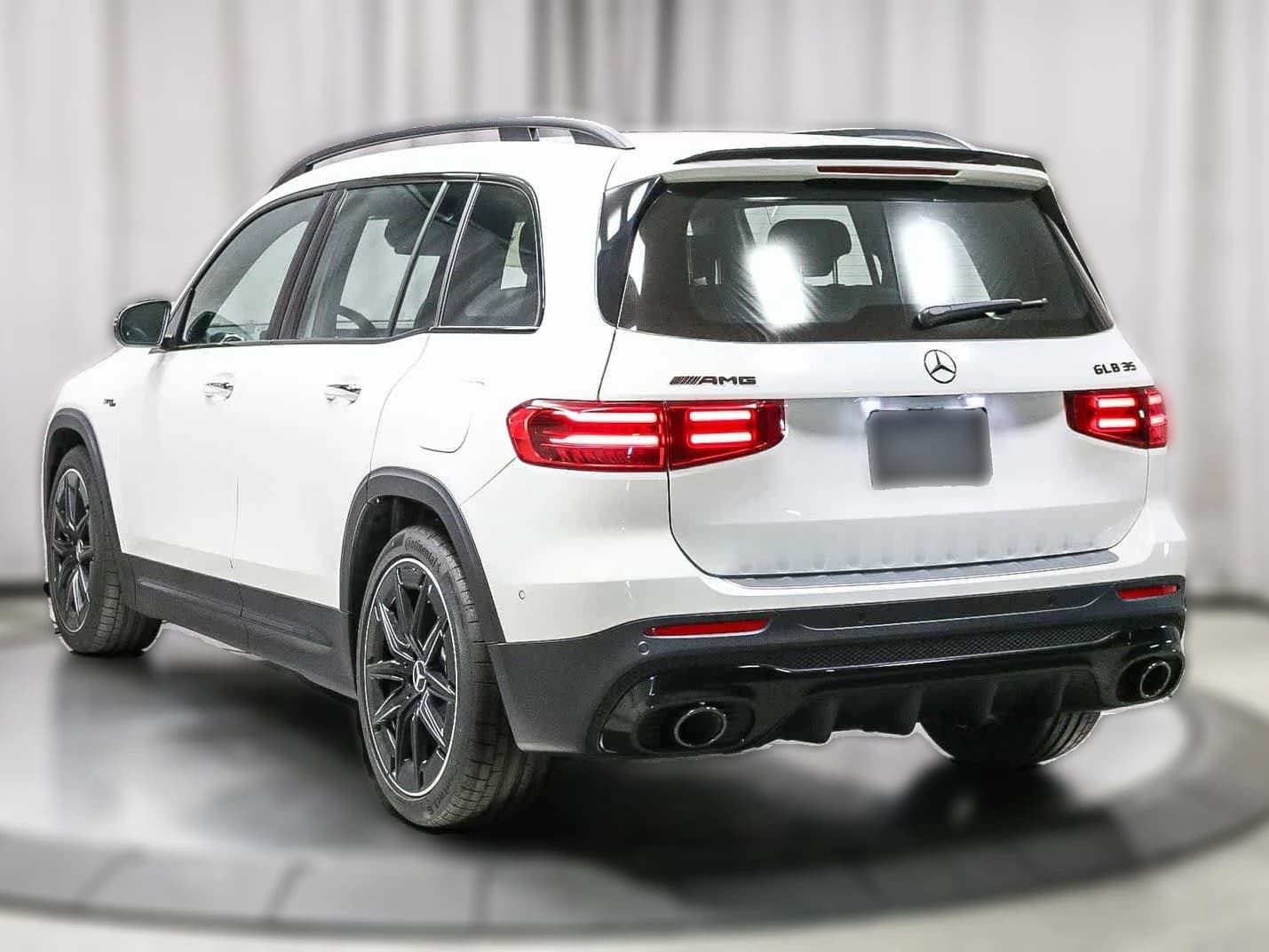 Mercedes-Benz GLB AMG GLB 35 4MATIC SUV 2026 — side view