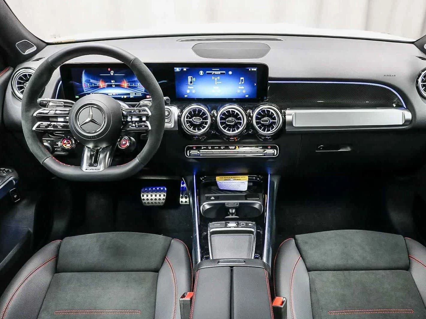 Mercedes-Benz GLB AMG GLB 35 4MATIC SUV 2026 — side view