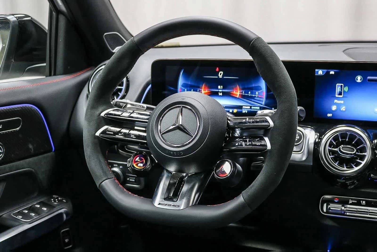 Mercedes-Benz GLB AMG GLB 35 4MATIC SUV 2026 — side view