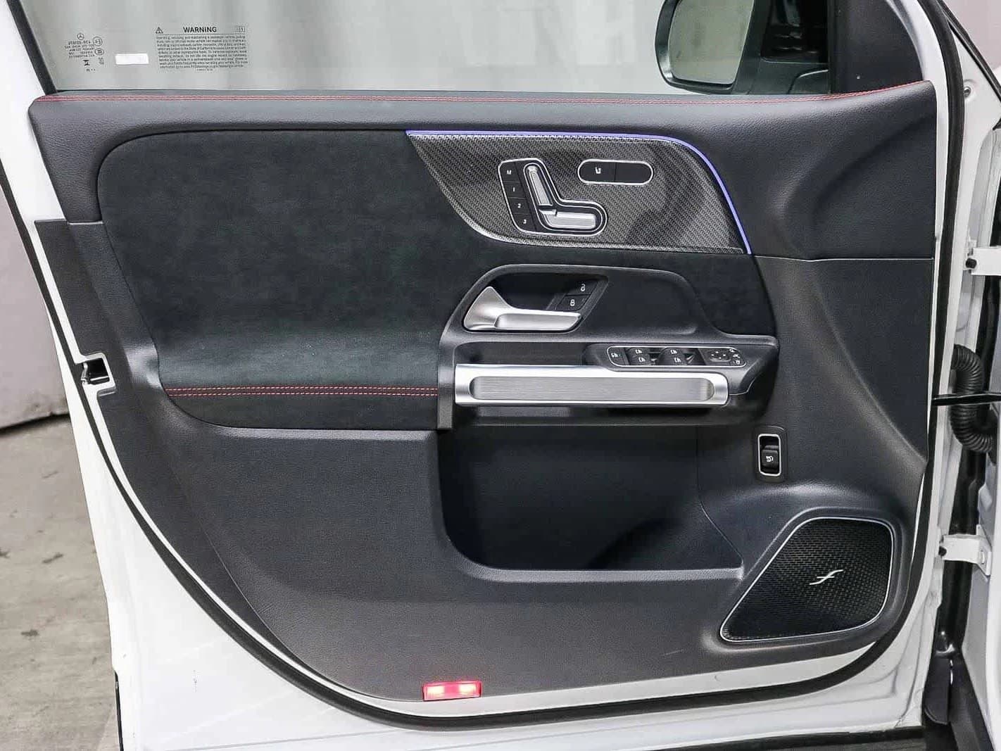Mercedes-Benz GLB AMG GLB 35 4MATIC SUV 2026 — side view