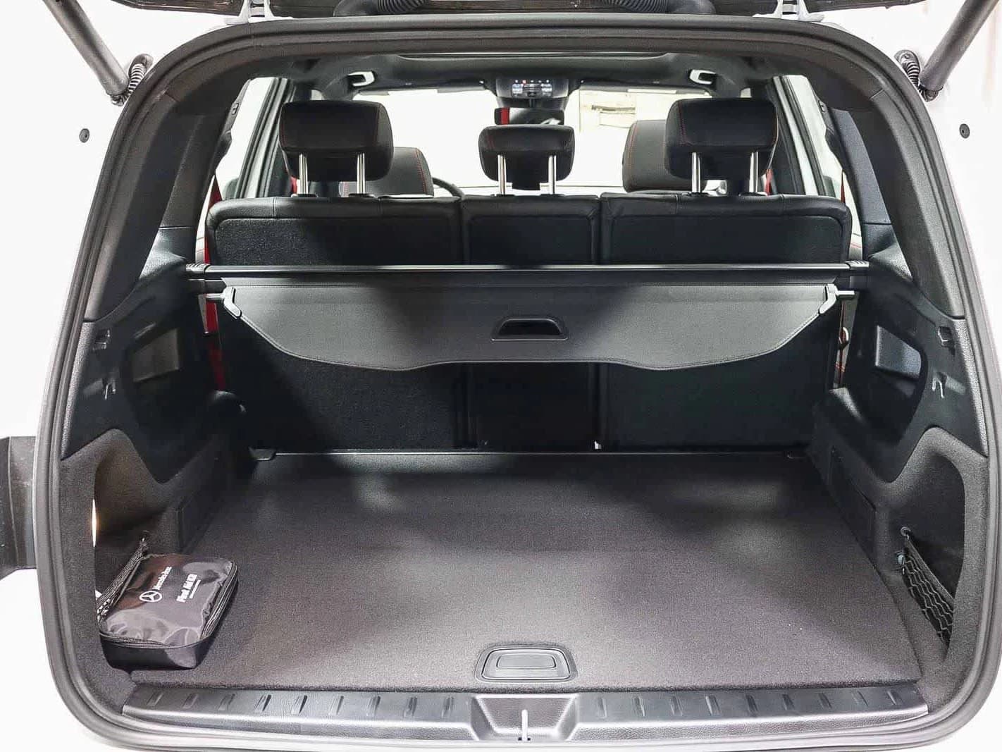 Mercedes-Benz GLB AMG GLB 35 4MATIC SUV 2026 — side view