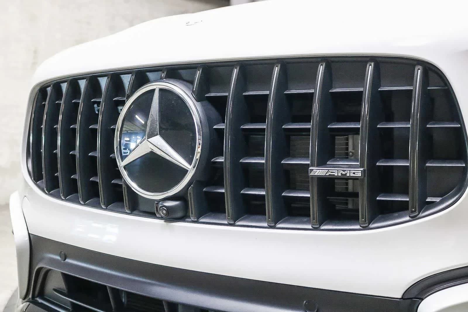 Mercedes-Benz GLB AMG GLB 35 4MATIC SUV 2026 — side view