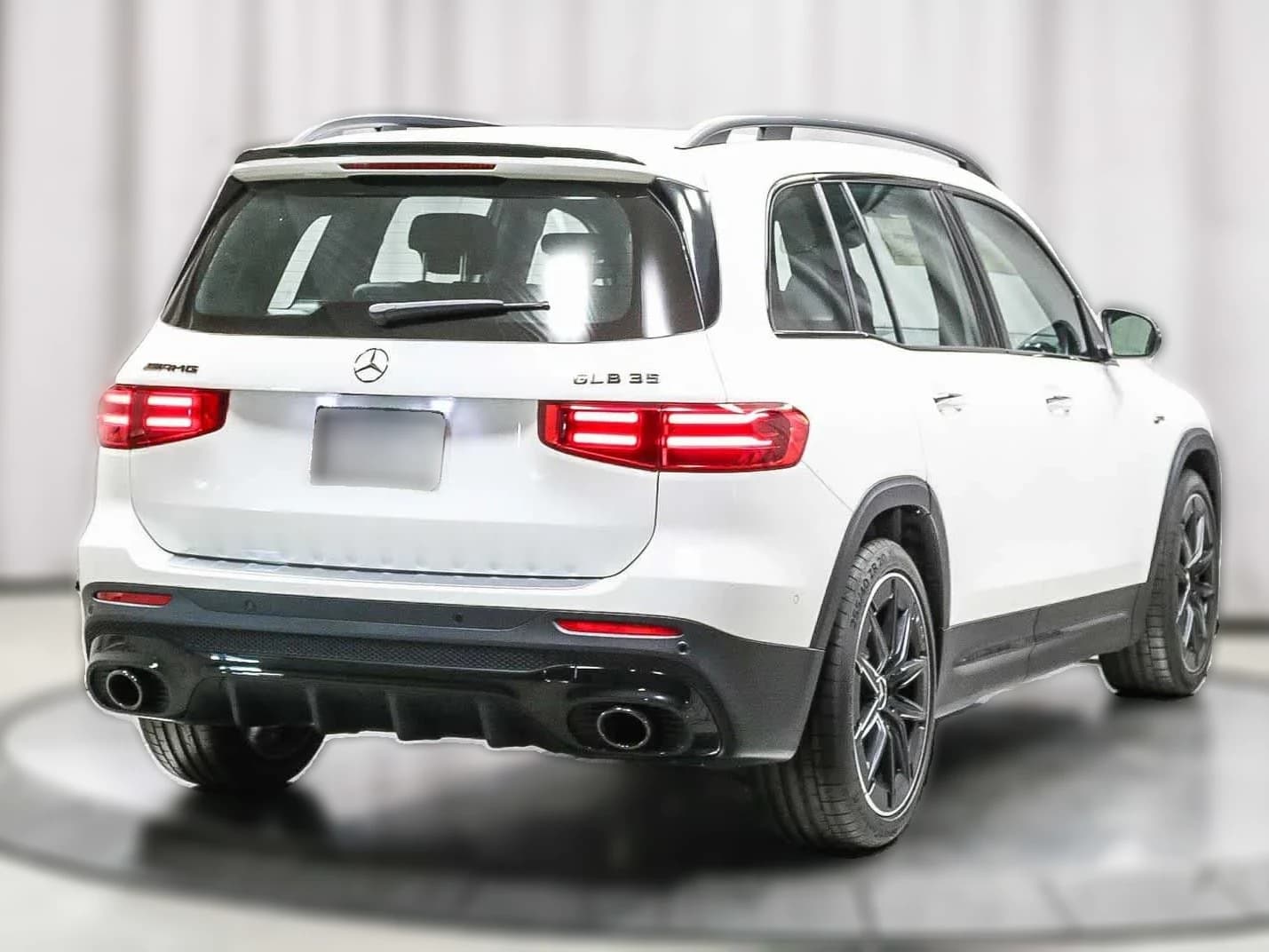 Mercedes-Benz GLB AMG GLB 35 4MATIC SUV 2026 — side view