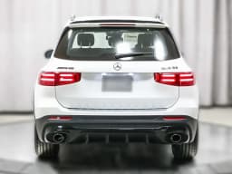 Mercedes-Benz GLB AMG GLB 35 4MATIC SUV 2026 — side view