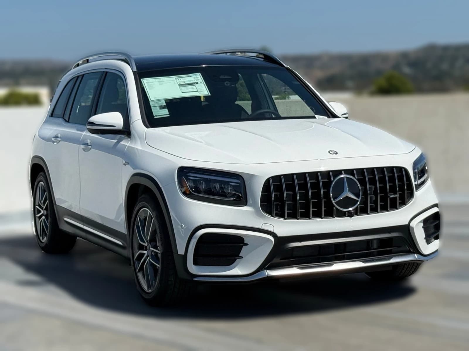 Mercedes-Benz GLB AMG GLB 35 4MATIC SUV 2026 — side view