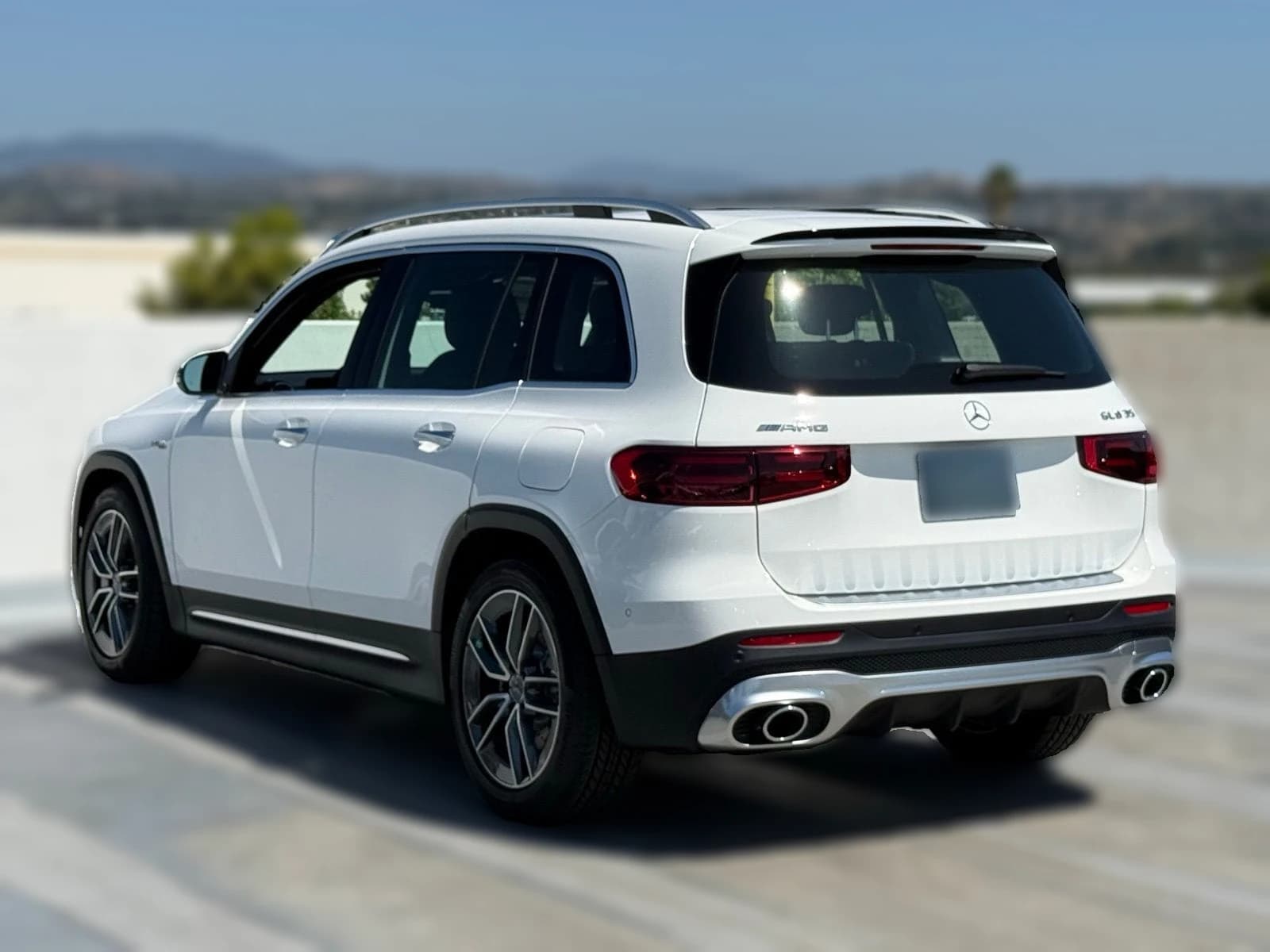 Mercedes-Benz GLB AMG GLB 35 4MATIC SUV 2026 — side view