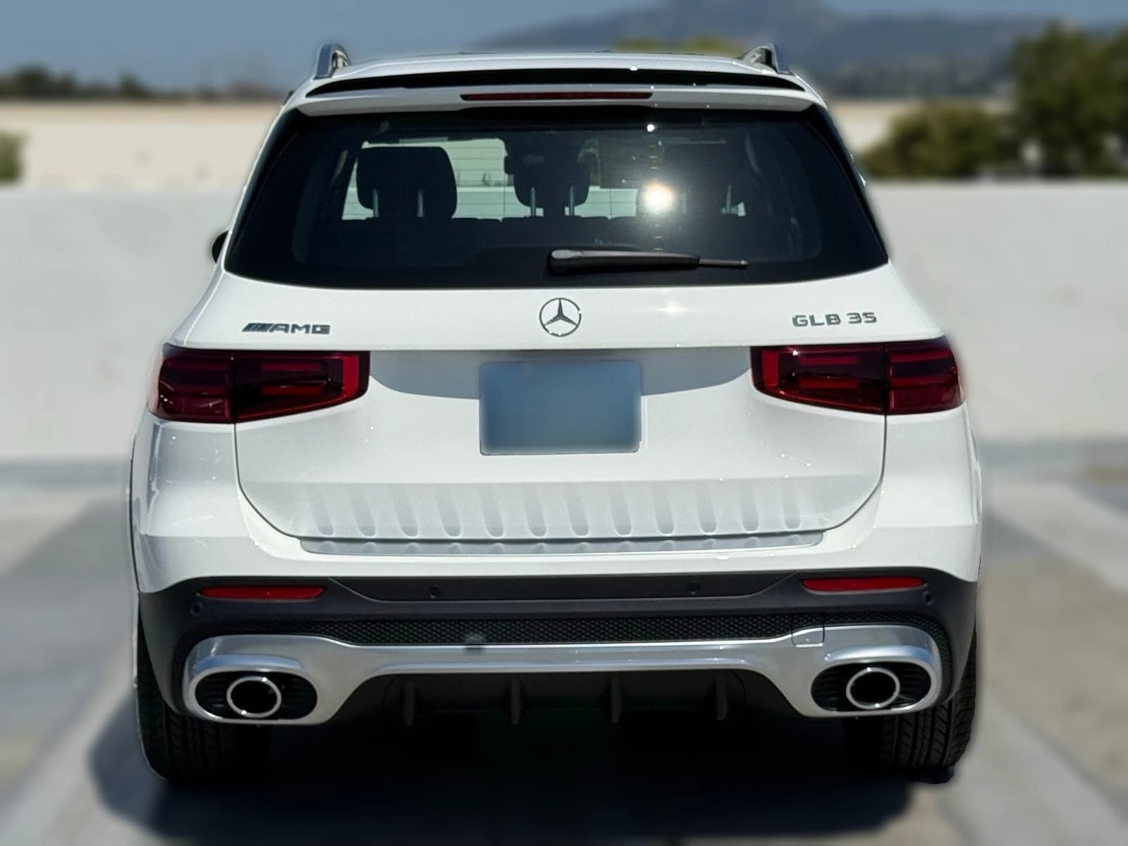 Mercedes-Benz GLB AMG GLB 35 4MATIC SUV 2026 — side view