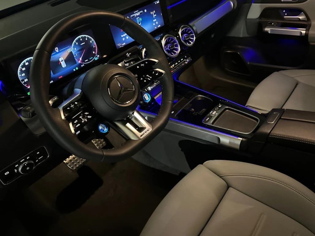 Mercedes-Benz GLB AMG GLB 35 4MATIC SUV 2026 — side view
