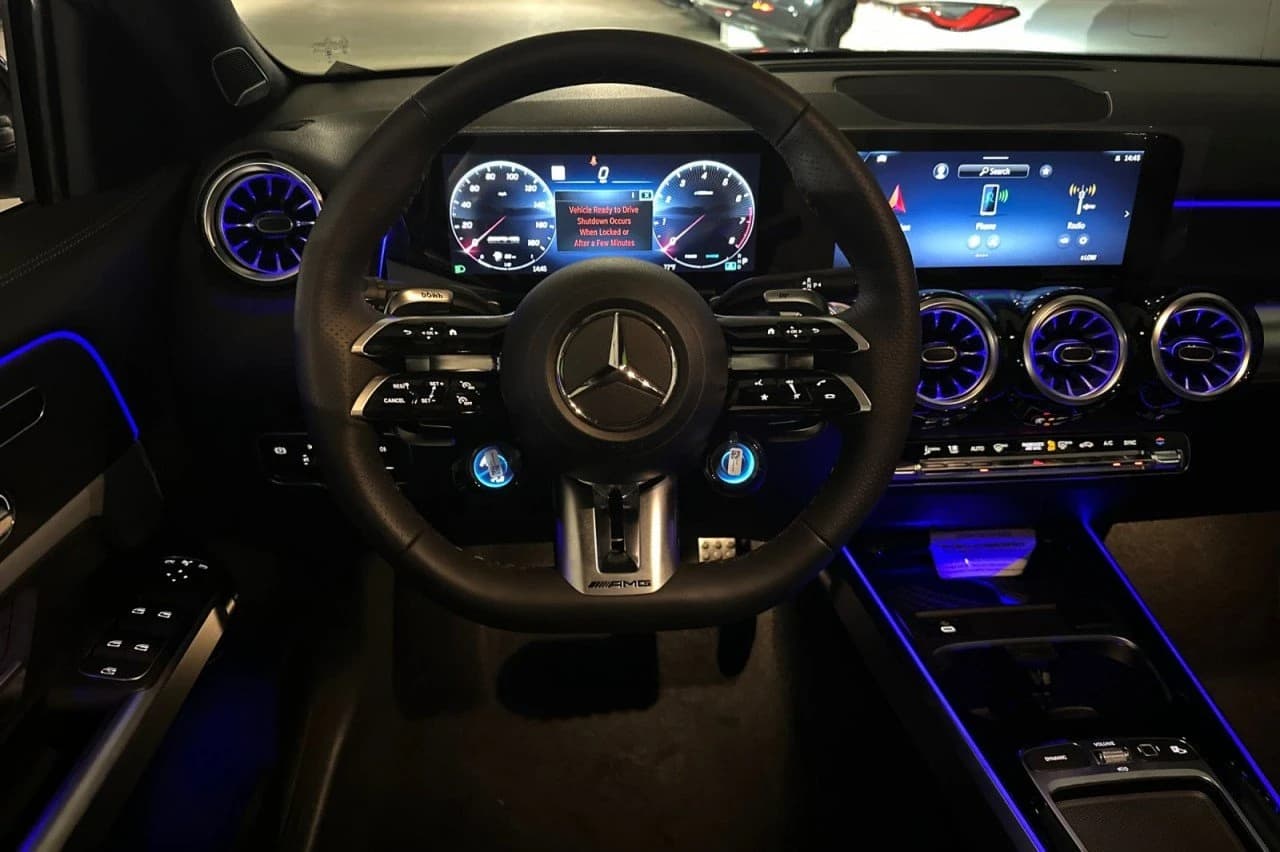 Mercedes-Benz GLB AMG GLB 35 4MATIC SUV 2026 — side view