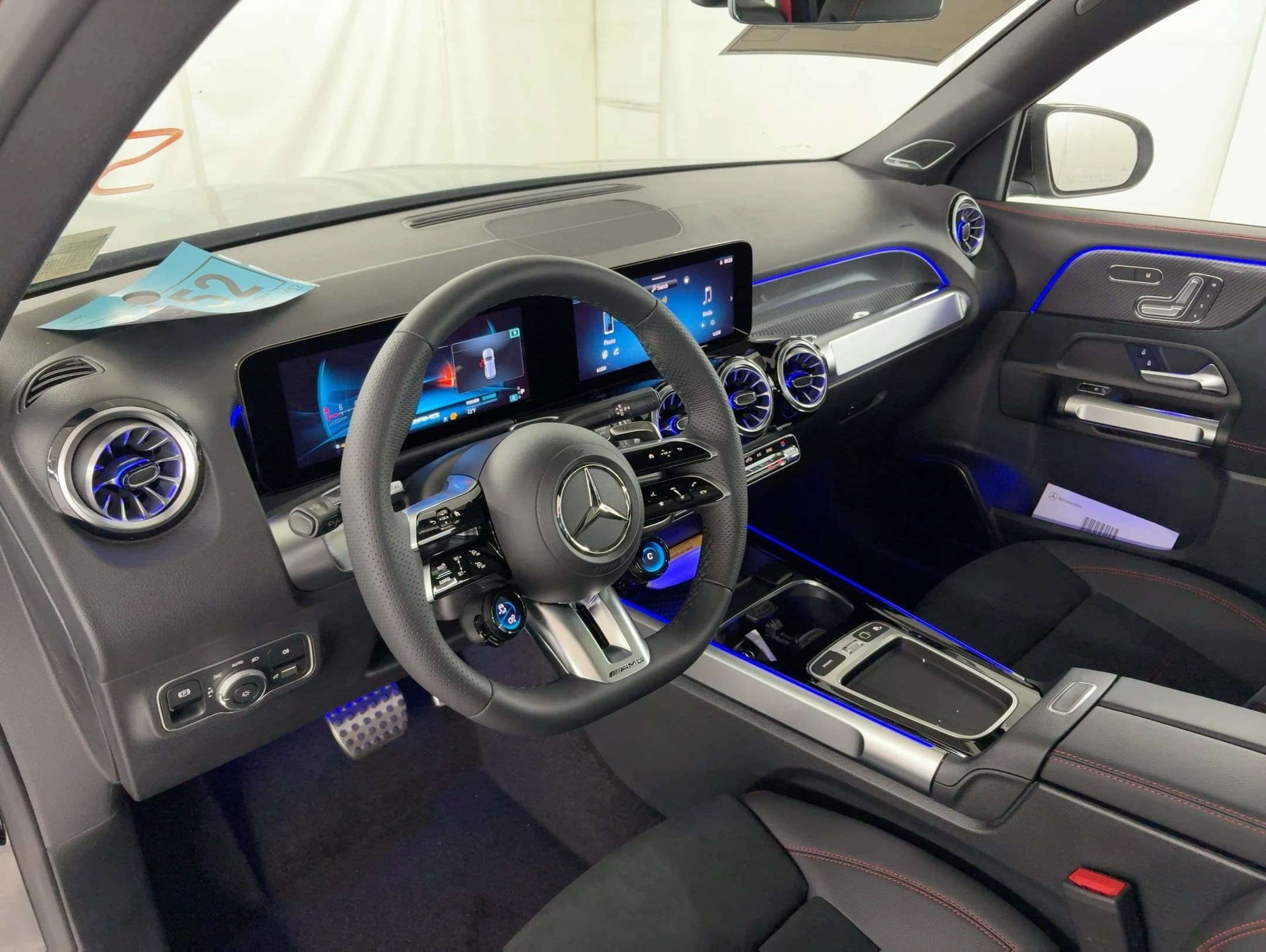 Mercedes-Benz GLB AMG GLB 35 4MATIC SUV 2026 — side view