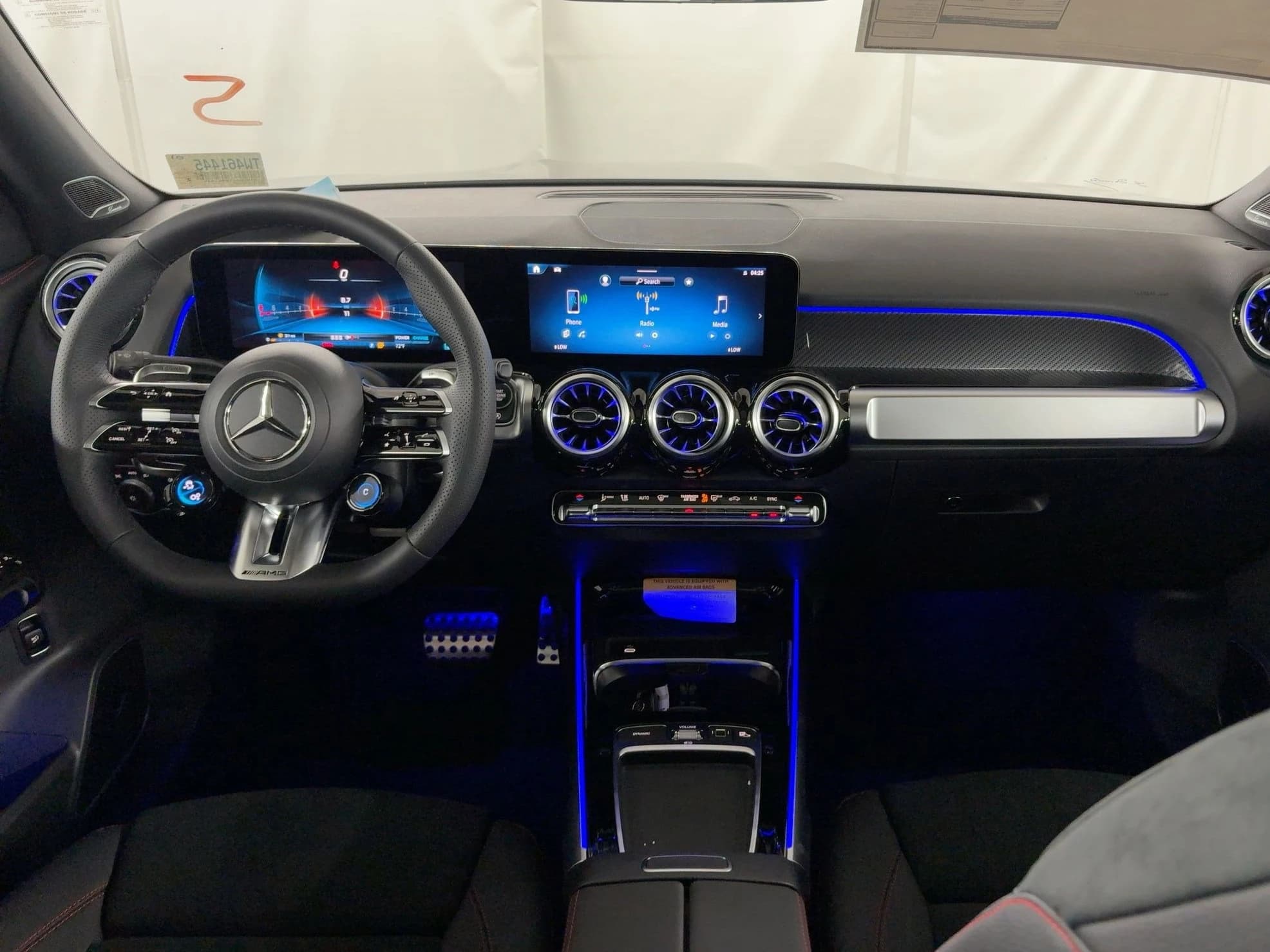 Mercedes-Benz GLB AMG GLB 35 4MATIC SUV 2026 — side view