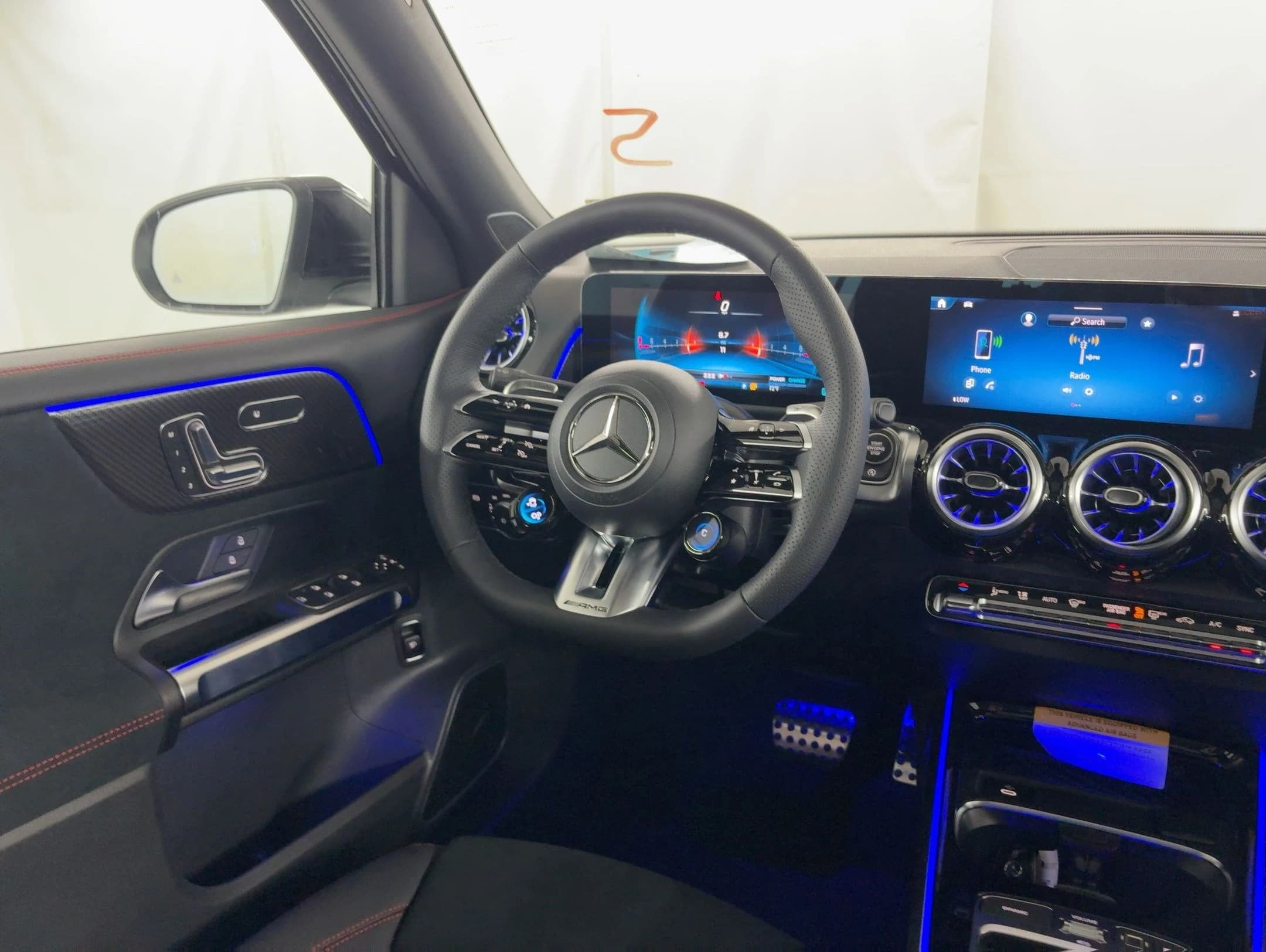 Mercedes-Benz GLB AMG GLB 35 4MATIC SUV 2026 — side view