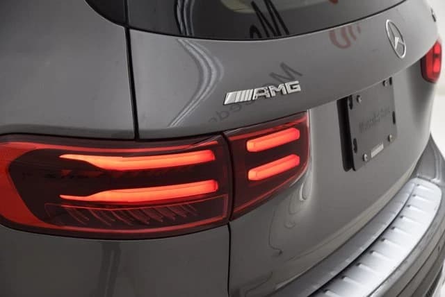 Mercedes-Benz GLB AMG GLB 35 4MATIC SUV 2026 — side view