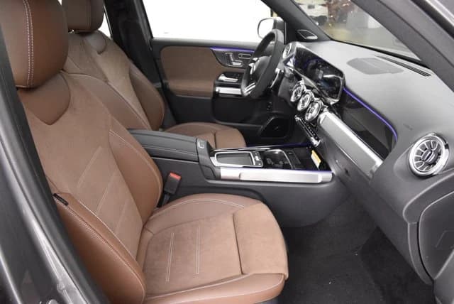 Mercedes-Benz GLB AMG GLB 35 4MATIC SUV 2026 — side view