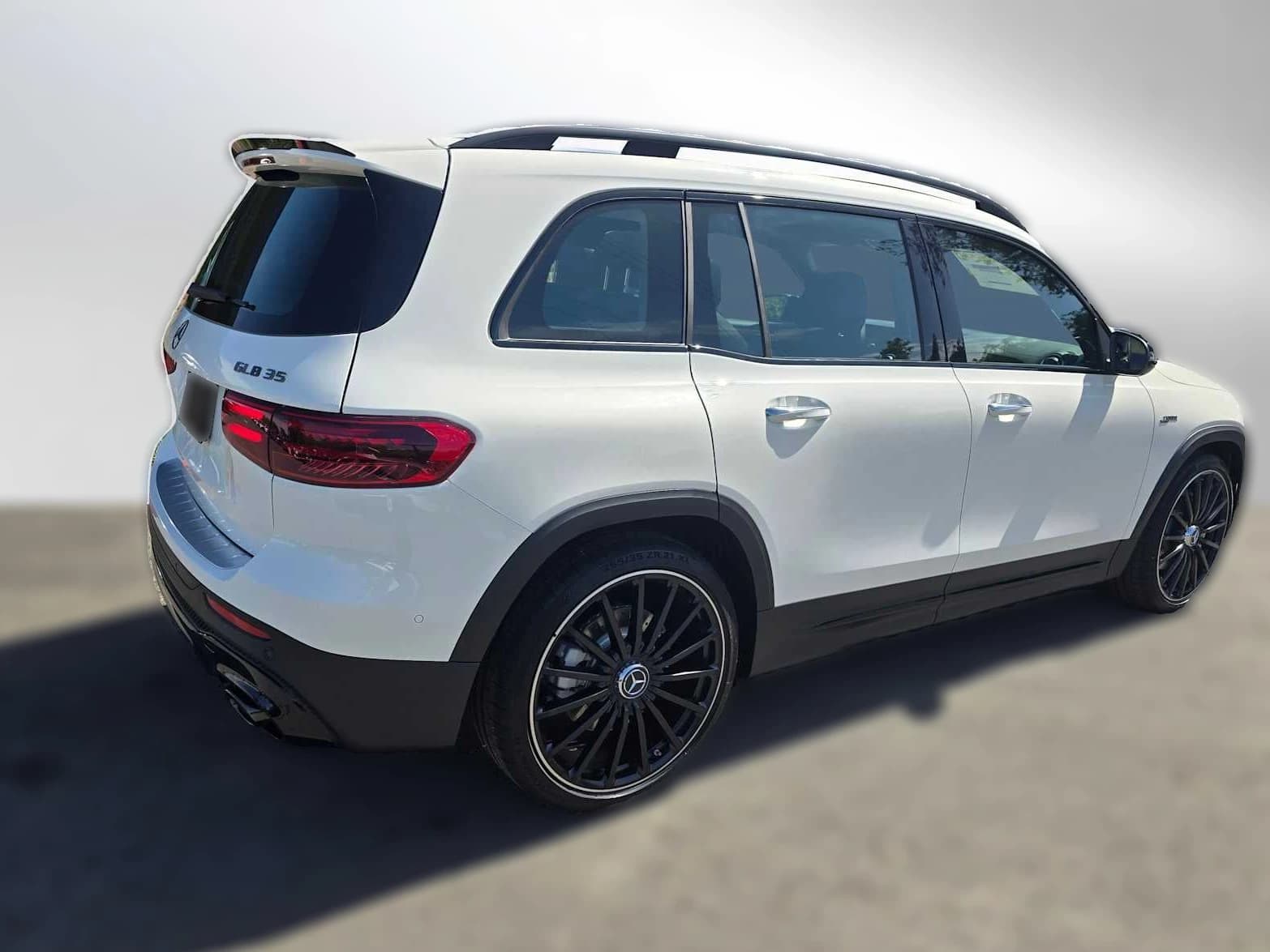 Mercedes-Benz GLB AMG GLB 35 4MATIC SUV 2026 — side view