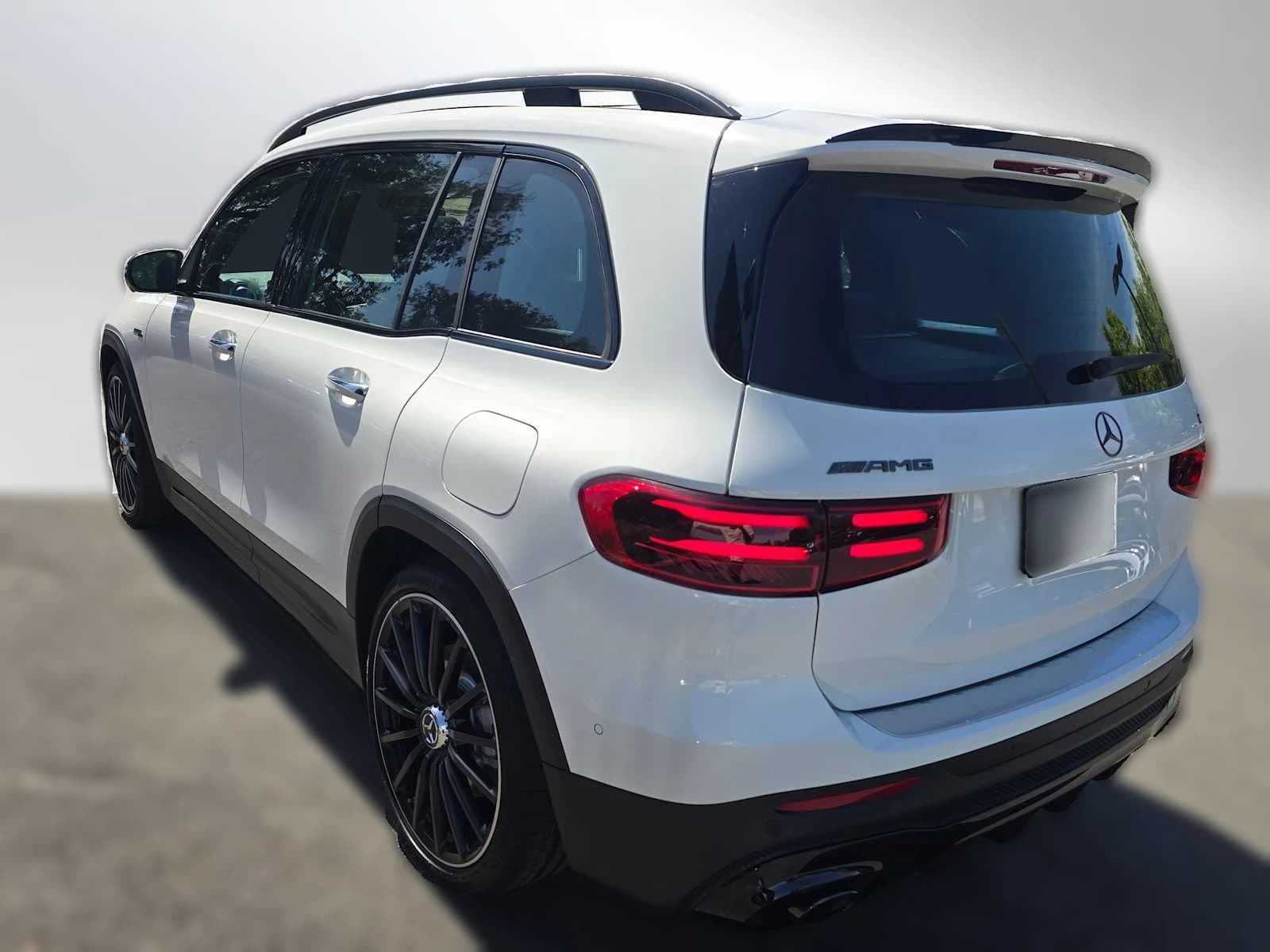 Mercedes-Benz GLB AMG GLB 35 4MATIC SUV 2026 — side view