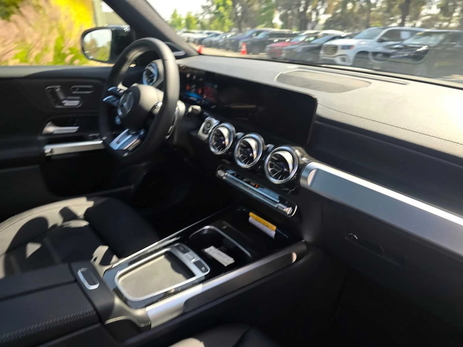 Mercedes-Benz GLB AMG GLB 35 4MATIC SUV 2026 — side view