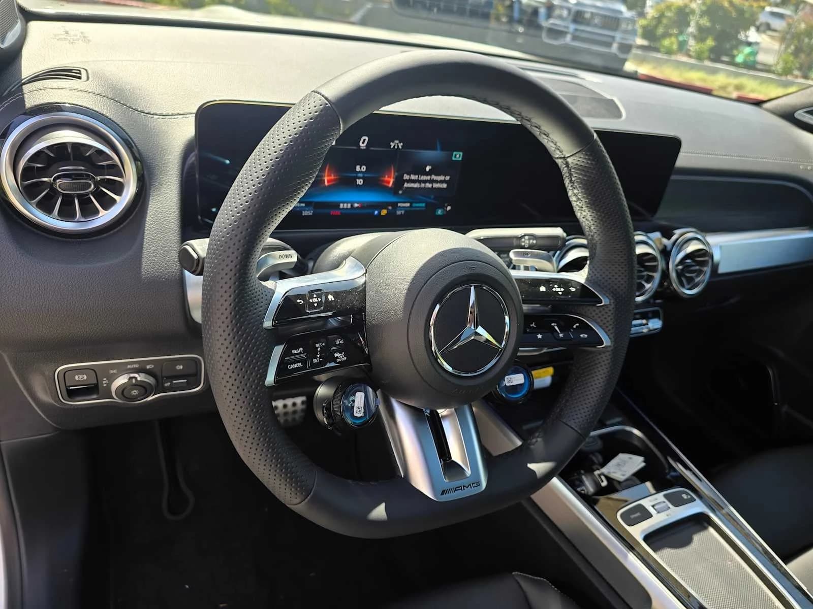 Mercedes-Benz GLB AMG GLB 35 4MATIC SUV 2026 — side view