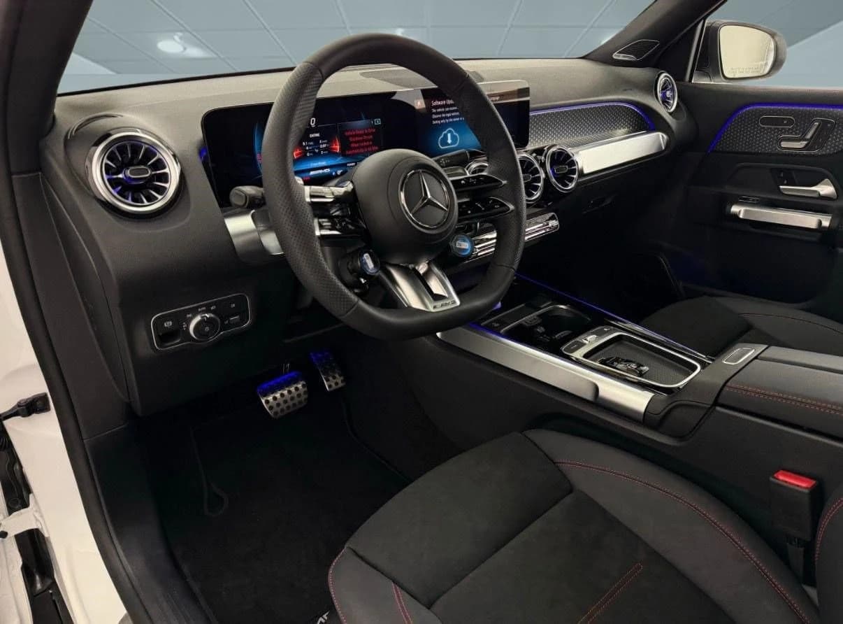 Mercedes-Benz GLB AMG GLB 35 4MATIC SUV 2026 — side view