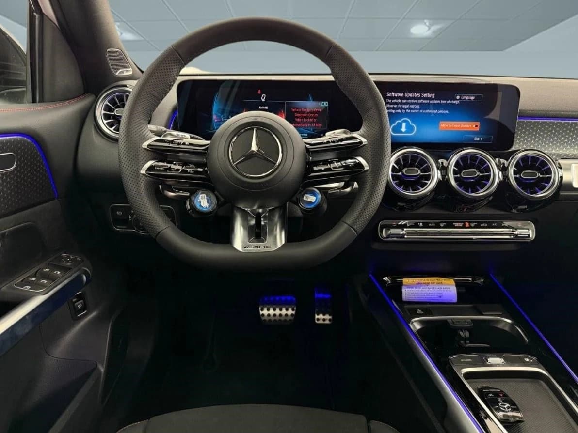 Mercedes-Benz GLB AMG GLB 35 4MATIC SUV 2026 — side view