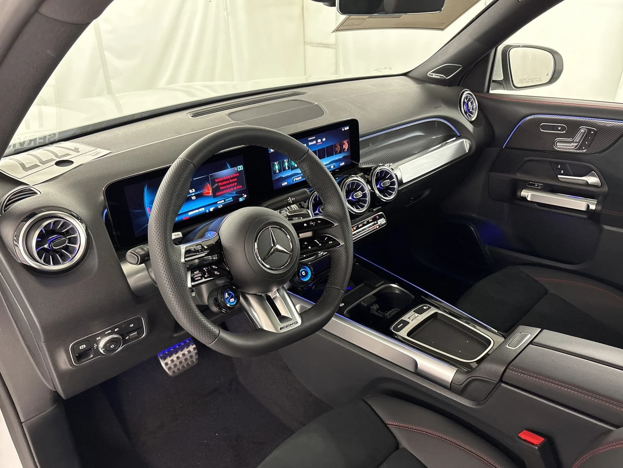 Mercedes-Benz GLB AMG GLB 35 4MATIC SUV 2026 — side view